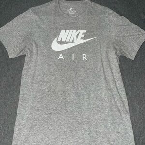 Nike Men's Gray T-Shirt